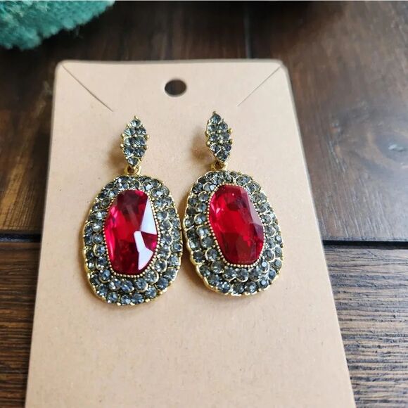 🦃50% OFF $20🦃Red Oval Crystal Shaped Earrings With Push Back - Picture 4 of 8